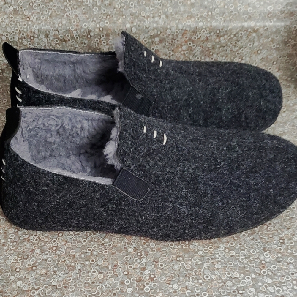 Clarks Slippers House Shoes Size 6